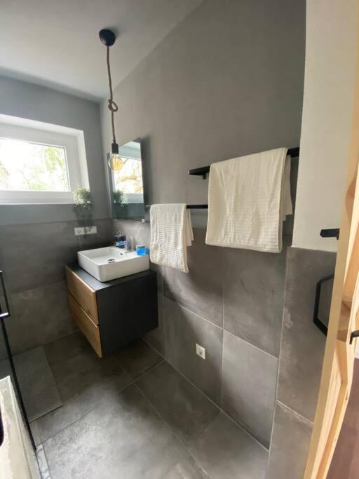 Gemuetliche Wohnung -Schwarzwald Neuweiler  Bagian luar foto